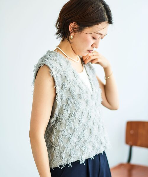 le.coeur blanc(ルクールブラン)の「《手洗い可能》フリンジ編みVネックベスト(ベスト・レディース・オフホワイト/ライトグレー・38)」の21枚目の写真