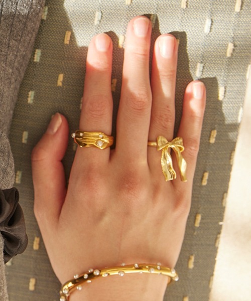 Casselini（キャセリーニ）の「Casselini(キャセリーニ)メタルリボンリング（リング・レディース・ゴールド・FREE）」の5枚目の写真