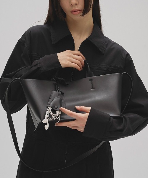 TODAYFUL（トゥデイフル）の「TODAYFUL　Useful Leather Bag ユースフルレザーバッグ(M)/12521011（ハンドバッグ・レディース・ブラック・ONE SIZE）」の3枚目の写真