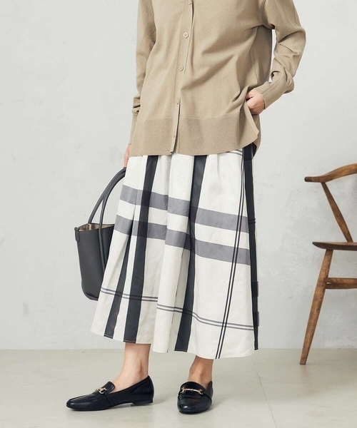 a.v.v（アーヴェヴェ）の「ビックチェックタフタスカート（スカート・レディース・ブラック/ブルー・40/38/36/34/42）」の9枚目の写真