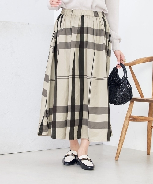 a.v.v（アーヴェヴェ）の「ビックチェックタフタスカート（スカート・レディース・ブラック/ブルー・40/38/36/34/42）」の13枚目の写真