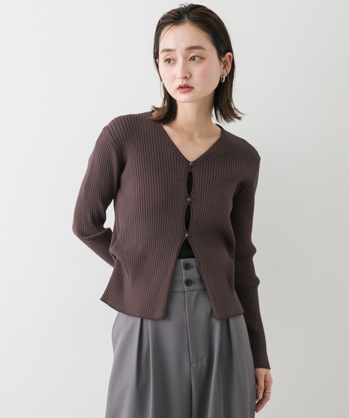 SENSE OF PLACE by URBAN RESEARCH（センスオブプレイスバイアーバンリサーチ）の「サイドタックコンパクトリブカーディガン（カーディガン/ボレロ・レディース・レッド/ブラウン/アイボリー・ONE）」の4枚目の写真