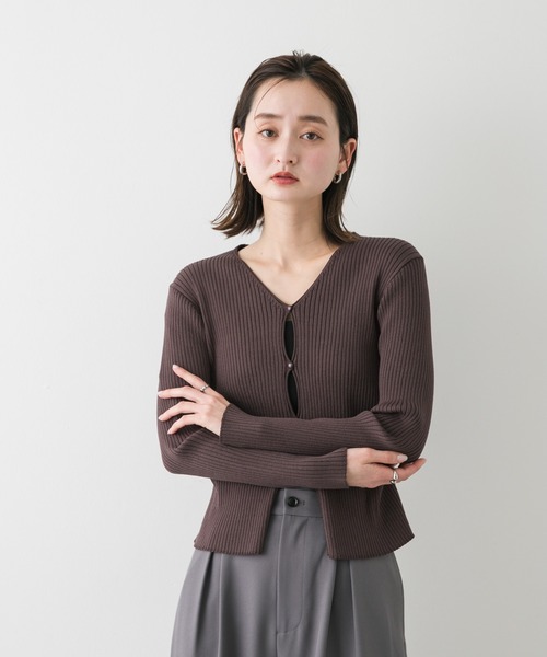 SENSE OF PLACE by URBAN RESEARCH（センスオブプレイスバイアーバンリサーチ）の「サイドタックコンパクトリブカーディガン（カーディガン/ボレロ・レディース・レッド/ブラウン/アイボリー・ONE）」の5枚目の写真