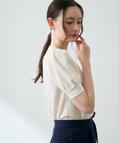 MISCH MASCH(ミッシュマッシュ)の「ZOZO限定 パール釦パフスリーブブラウス(シャツ/ブラウス・レディース・ネイビー/イエロー/アイボリー・フリ-)」の14枚目の写真