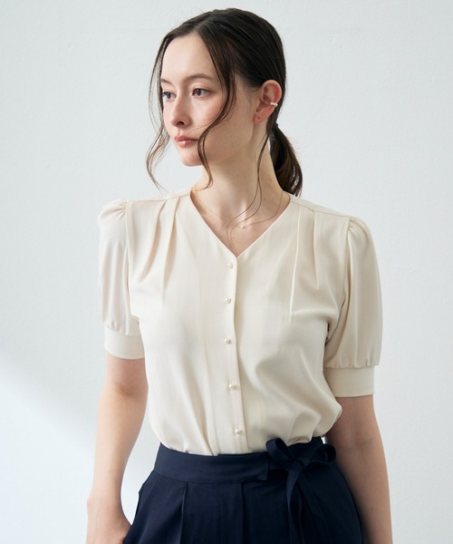 MISCH MASCH(ミッシュマッシュ)の「ZOZO限定 パール釦パフスリーブブラウス(シャツ/ブラウス・レディース・ネイビー/イエロー/アイボリー・フリ-)」の12枚目の写真