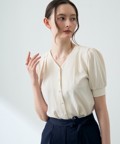 MISCH MASCH(ミッシュマッシュ)の「ZOZO限定 パール釦パフスリーブブラウス(シャツ/ブラウス・レディース・ネイビー/イエロー/アイボリー・フリ-)」の13枚目の写真