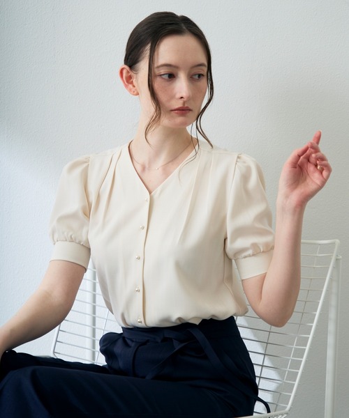 MISCH MASCH(ミッシュマッシュ)の「ZOZO限定 パール釦パフスリーブブラウス(シャツ/ブラウス・レディース・ネイビー/イエロー/アイボリー・フリ-)」の10枚目の写真