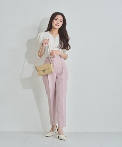 MISCH MASCH(ミッシュマッシュ)の「ZOZO限定 パール釦パフスリーブブラウス(シャツ/ブラウス・レディース・ネイビー/イエロー/アイボリー・フリ-)」の5枚目の写真