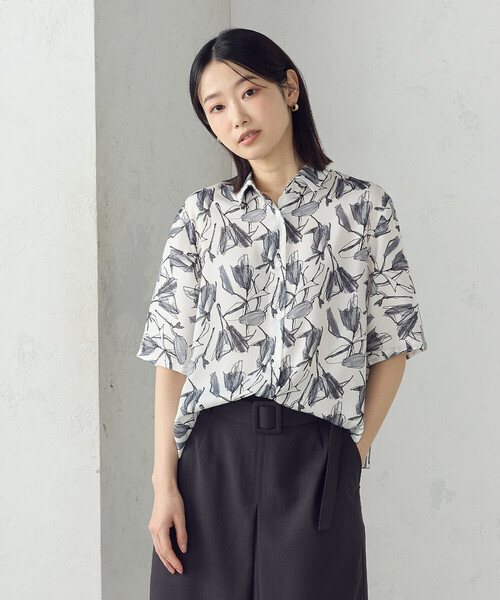 COMME CA ISM(コムサイズム)の「ポリエステルデシン フラワープリント クロップドシャツ(シャツ/ブラウス・レディース・オフホワイト/ブラック・MEDIUM/LARGE)」の5枚目の写真