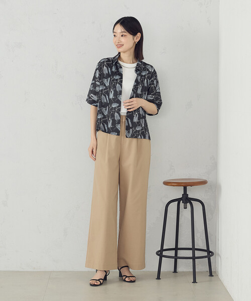 COMME CA ISM(コムサイズム)の「ポリエステルデシン フラワープリント クロップドシャツ(シャツ/ブラウス・レディース・オフホワイト/ブラック・MEDIUM/LARGE)」の6枚目の写真