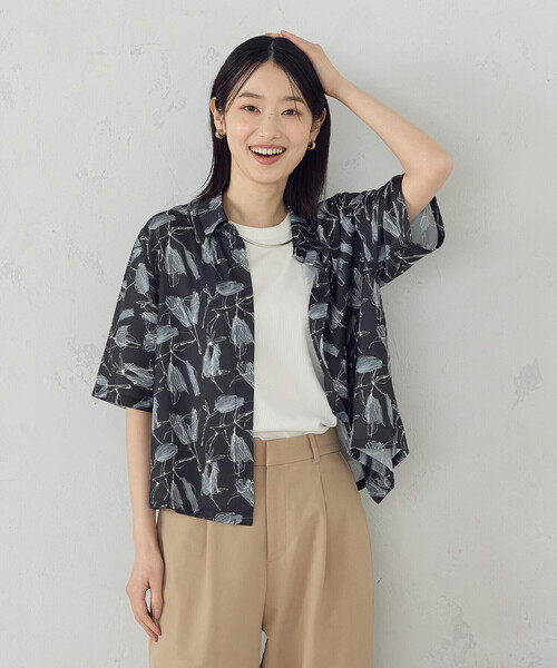 COMME CA ISM(コムサイズム)の「ポリエステルデシン フラワープリント クロップドシャツ(シャツ/ブラウス・レディース・オフホワイト/ブラック・MEDIUM/LARGE)」の8枚目の写真
