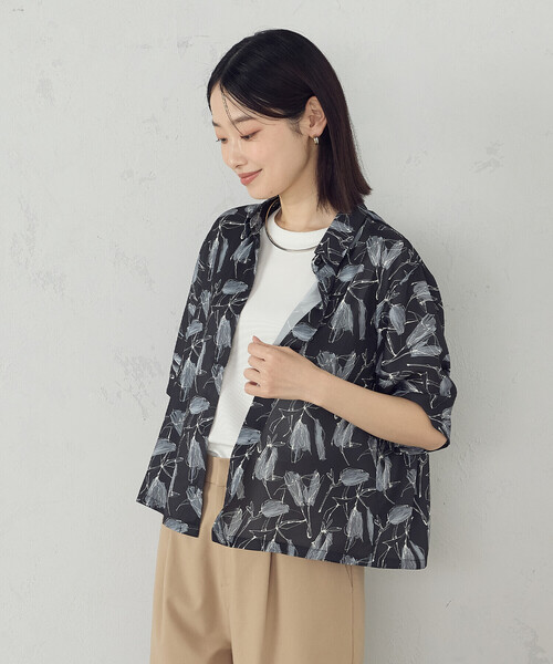 COMME CA ISM(コムサイズム)の「ポリエステルデシン フラワープリント クロップドシャツ(シャツ/ブラウス・レディース・オフホワイト/ブラック・MEDIUM/LARGE)」の9枚目の写真