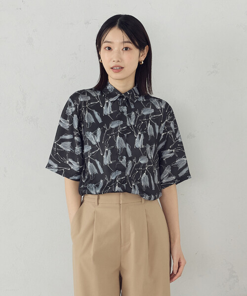 COMME CA ISM(コムサイズム)の「ポリエステルデシン フラワープリント クロップドシャツ(シャツ/ブラウス・レディース・オフホワイト/ブラック・MEDIUM/LARGE)」の10枚目の写真