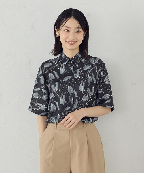 COMME CA ISM(コムサイズム)の「ポリエステルデシン フラワープリント クロップドシャツ(シャツ/ブラウス・レディース・オフホワイト/ブラック・MEDIUM/LARGE)」の11枚目の写真