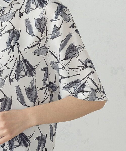 COMME CA ISM(コムサイズム)の「ポリエステルデシン フラワープリント クロップドシャツ(シャツ/ブラウス・レディース・オフホワイト/ブラック・MEDIUM/LARGE)」の16枚目の写真