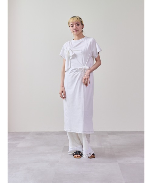 DOLLUPOOPS(ドールアップウップス)の「フロントリボン配色ステッチワンピース(ワンピース・レディース・ブルー/ブラック/カーキ/オフホワイト・38)」の5枚目の写真