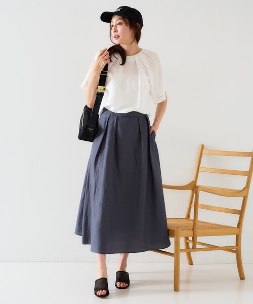 UNTITLED(アンタイトル)の「【セットアップ可能】リネン混 タックブラウス(シャツ/ブラウス・レディース・ブラウン系その他/ライトベージュ/ライトオレンジ系/オフホワイト/チャコールグレー/ブルー/パープル系4・00/01/02/03/04/44/46/48/50)」の11枚目の写真