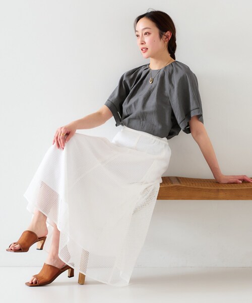 UNTITLED(アンタイトル)の「【セットアップ可能】リネン混 タックブラウス(シャツ/ブラウス・レディース・ブラウン系その他/ライトベージュ/ライトオレンジ系/オフホワイト/チャコールグレー/ブルー/パープル系4・00/01/02/03/04/44/46/48/50)」の15枚目の写真