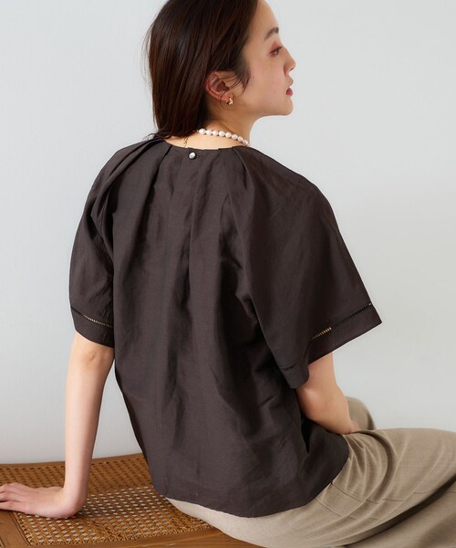 UNTITLED(アンタイトル)の「【セットアップ可能】リネン混 タックブラウス(シャツ/ブラウス・レディース・ブラウン系その他/ライトベージュ/ライトオレンジ系/オフホワイト/チャコールグレー/ブルー/パープル系4・00/01/02/03/04/44/46/48/50)」の18枚目の写真
