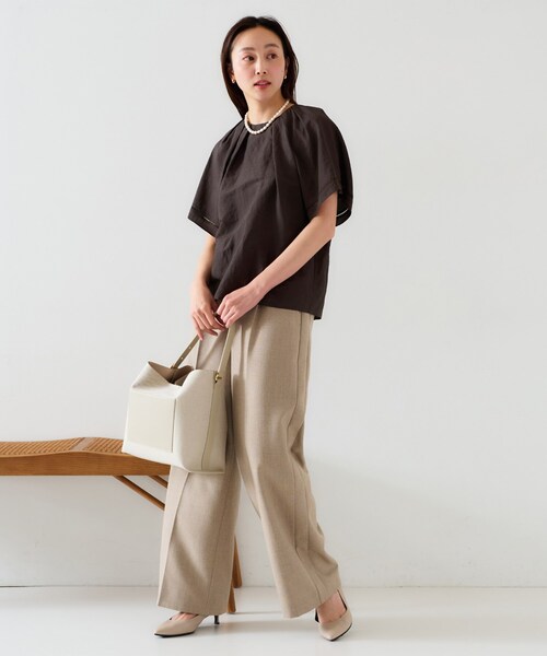 UNTITLED(アンタイトル)の「【セットアップ可能】リネン混 タックブラウス(シャツ/ブラウス・レディース・ブラウン系その他/ライトベージュ/ライトオレンジ系/オフホワイト/チャコールグレー/ブルー/パープル系4・00/01/02/03/04/44/46/48/50)」の19枚目の写真