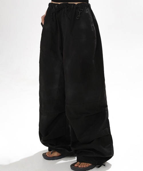 ワイドシルエット バックル付き パラシュートパンツ XXK4337