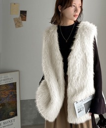 高級感をレイヤード。ふわふわミックスシャギーファーベスト
