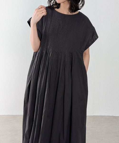 Monocoro toppi(モノコロトッピ)の「コットン ピンタックワンピース(ワンピース・レディース・インディゴブルー/ブルー/グリーン/レッド/モカ/グリーン系/チャコールグレー・フリー)」の2枚目の写真