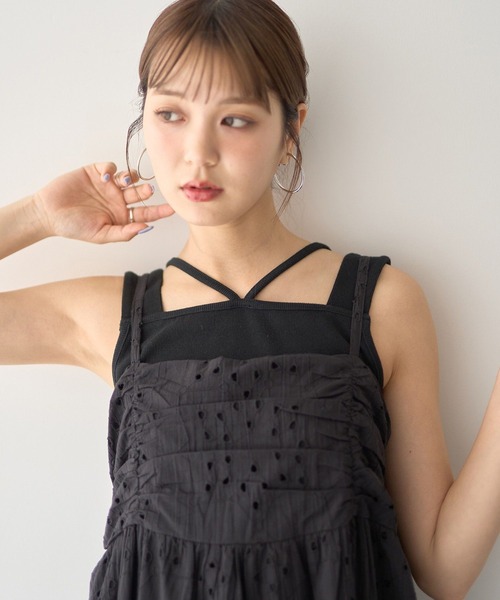 earth music&ecology（アースミュージックアンドエコロジー）の「レイヤードカットタンクトップ（タンクトップ・レディース・オフホワイト/ブルー/ブラック/ライトグレー・S/M）」の2枚目の写真