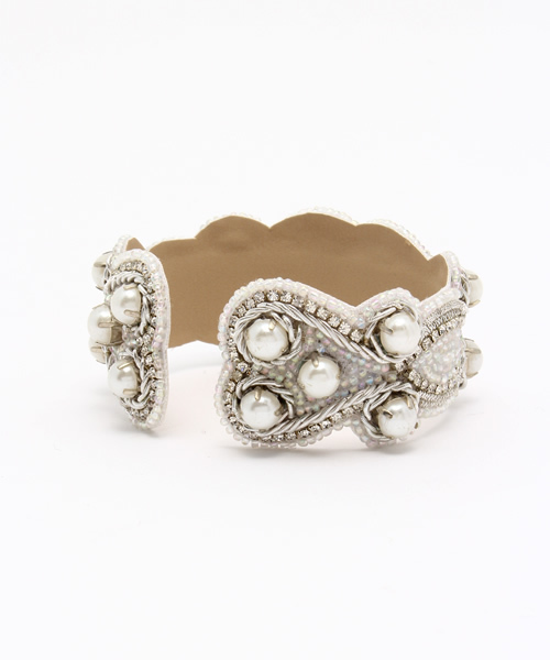 ROSE BUD（ローズバッド）の「(BRM ACCESSORIES)NK-5353/PARL CUFF（バングル/リストバンド・レディース・ホワイト・ONE SIZE）」の2枚目の写真