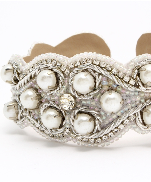 ROSE BUD（ローズバッド）の「(BRM ACCESSORIES)NK-5353/PARL CUFF（バングル/リストバンド・レディース・ホワイト・ONE SIZE）」の3枚目の写真