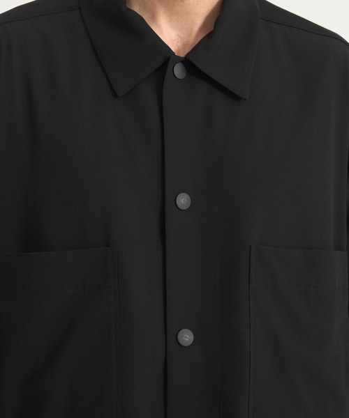 UJOH(ウジョー)の「【UJOH HOMME/ウジョーオム】別注Draw Code S/S シャツ(シャツ/ブラウス・メンズ・ブラック/ネイビー・4/5)」の20枚目の写真