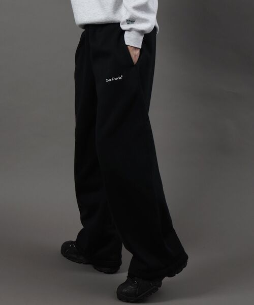 BEN DAVIS(ベンデイビス)の「【BEN DAVIS(ベンデイビス)】WIDE CURVE SWEAT PANTS / ワイド カーブパンツ スウェットパンツ 裏起毛 ドローコード 刺繍(その他パンツ・メンズ・アッシュグレー/ブルーグレー/ブラック/モカ・MEDIUM/X-LARGE/LARGE)」の6枚目の写真