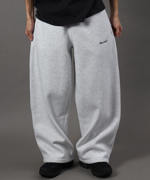 BEN DAVIS(ベンデイビス)の「【BEN DAVIS(ベンデイビス)】WIDE CURVE SWEAT PANTS / ワイド カーブパンツ スウェットパンツ 裏起毛 ドローコード 刺繍(その他パンツ・メンズ・アッシュグレー/ブルーグレー/ブラック/モカ・MEDIUM/X-LARGE/LARGE)」の10枚目の写真