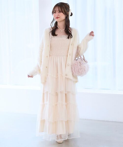 MAJESTIC LEGON（マジェスティックレゴン）の「パールチェーンキャミワンピース（ワンピース・レディース・ブラック/ピンクベージュ/ホワイト系その他/グレー/アイボリー・MEDIUM/SMALL/X-SMALL）」の6枚目の写真