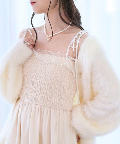 MAJESTIC LEGON（マジェスティックレゴン）の「パールチェーンキャミワンピース（ワンピース・レディース・ブラック/ピンクベージュ/ホワイト系その他/グレー/アイボリー・MEDIUM/SMALL/X-SMALL）」の17枚目の写真