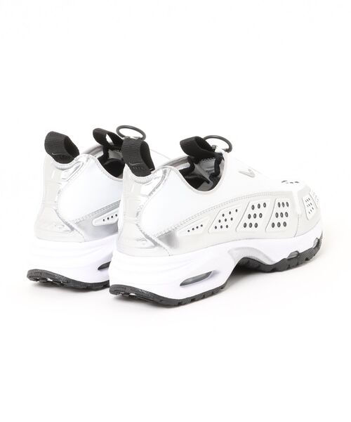 NIKE(ナイキ)の「NIKE WMNS AIR MAX SNDR SE HJ4130-100(スニーカー・レディース・ホワイト・25㎝/23㎝/24.5㎝/24㎝/23.5㎝)」の9枚目の写真