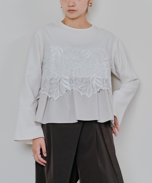 TEVALT(ヴァレット)の「リーフレースティアードトップス(シャツ/ブラウス・レディース・ブラック/ホワイト・38)」の1枚目の写真