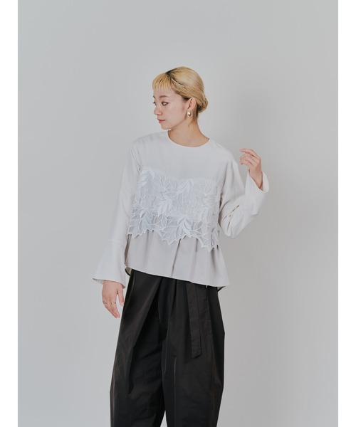 TEVALT(ヴァレット)の「リーフレースティアードトップス(シャツ/ブラウス・レディース・ブラック/ホワイト・38)」の6枚目の写真