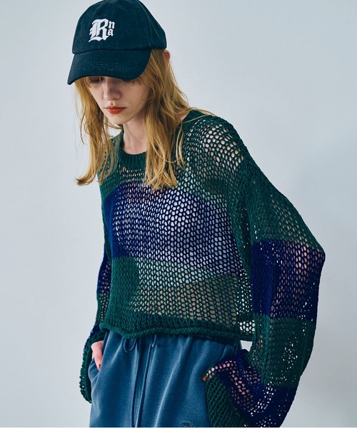 RNA(アールエヌエー)の「K2722 ワイドボーダーメッシュプルオーバー(ニット/セーター・レディース・グリーン/ブラウン/ブラック×ホワイト・MEDIUM)」の3枚目の写真