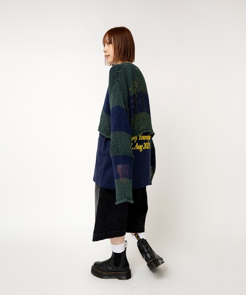 RNA(アールエヌエー)の「K2722 ワイドボーダーメッシュプルオーバー(ニット/セーター・レディース・グリーン/ブラウン/ブラック×ホワイト・MEDIUM)」の7枚目の写真