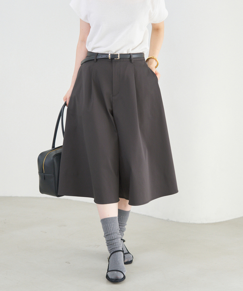 IENA（イエナ）の「タックキュロットパンツ（その他パンツ・レディース・ベージュ/チャコールグレー・38/36）」の2枚目の写真