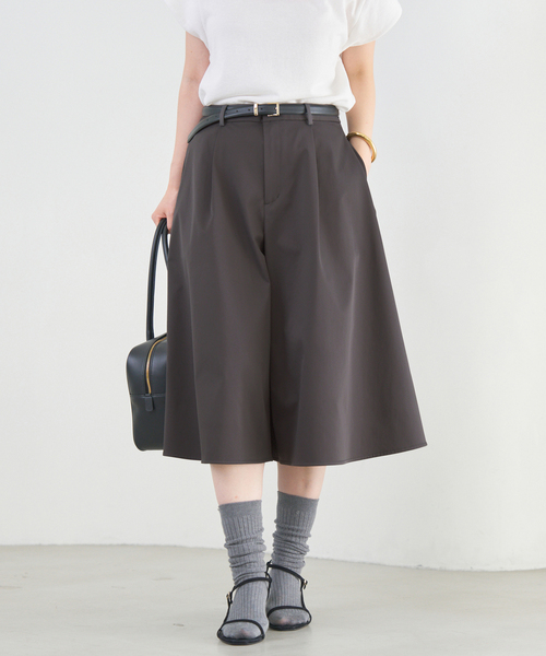 IENA（イエナ）の「タックキュロットパンツ（その他パンツ・レディース・ベージュ/チャコールグレー・38/36）」の6枚目の写真