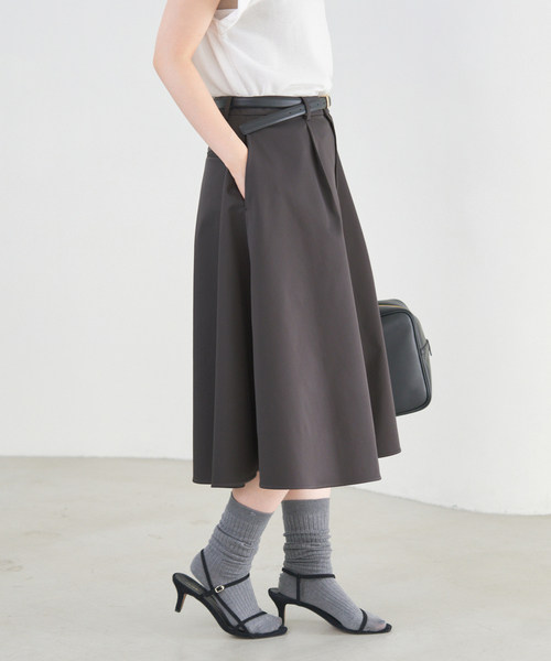 IENA（イエナ）の「タックキュロットパンツ（その他パンツ・レディース・ベージュ/チャコールグレー・38/36）」の7枚目の写真