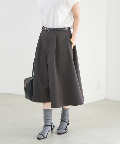 IENA（イエナ）の「タックキュロットパンツ（その他パンツ・レディース・ベージュ/チャコールグレー・38/36）」の9枚目の写真