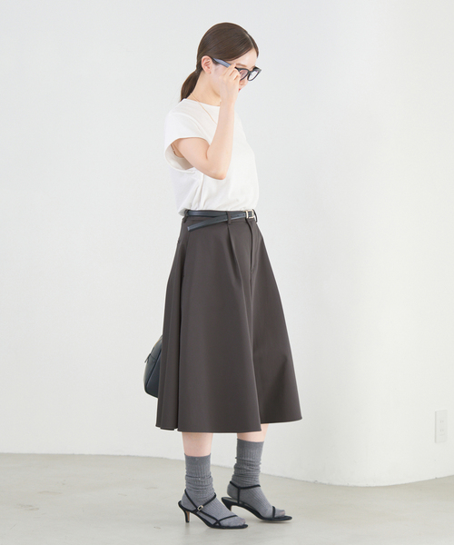 IENA（イエナ）の「タックキュロットパンツ（その他パンツ・レディース・ベージュ/チャコールグレー・38/36）」の14枚目の写真