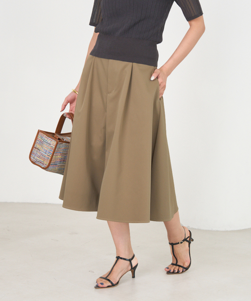 IENA（イエナ）の「タックキュロットパンツ（その他パンツ・レディース・ベージュ/チャコールグレー・38/36）」の17枚目の写真