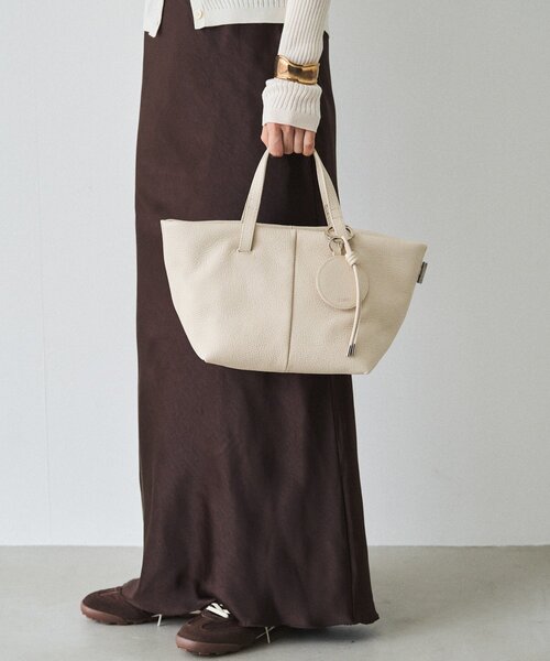 russet（ラシット）の「【再値下げ】ミラー付きレザーチャーム（チャーム・レディース・ブラック/アイボリー・FREE）」の4枚目の写真