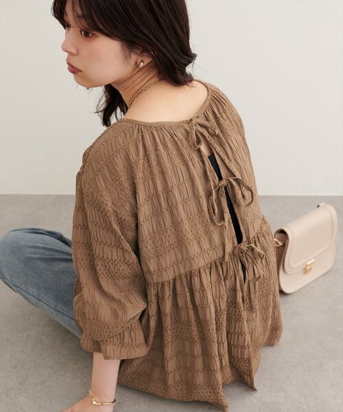 natural couture(ナチュラルクチュール)の「【WEB限定】モールボーダーペプラムブラウス(シャツ/ブラウス・レディース・ブラウン/レッド系その他/ブラック/オフホワイト・FREE)」の1枚目の写真