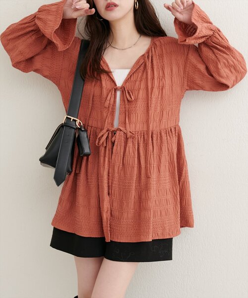 natural couture(ナチュラルクチュール)の「【WEB限定】モールボーダーペプラムブラウス(シャツ/ブラウス・レディース・ブラウン/レッド系その他/ブラック/オフホワイト・FREE)」の4枚目の写真