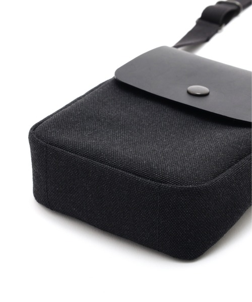 MARGARET HOWELL（マーガレットハウエル）の「MELANGE POLYESTER CANVAS（ショルダーバッグ・メンズ・ブラック・FREE）」の6枚目の写真